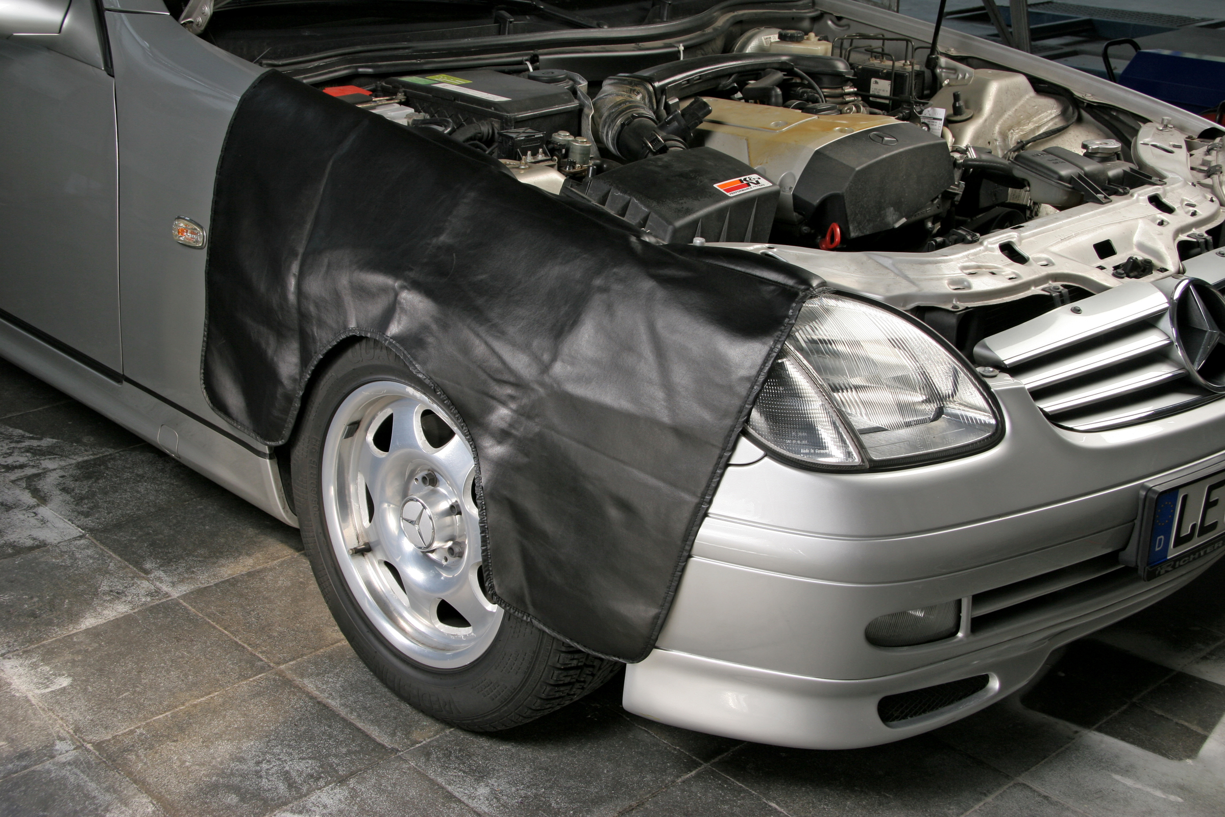 9219-00719 - Kotfluegelschoner auf Auto 9219-00719 - Kotfluegelschoner auf Auto